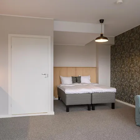 Апартаменты Hangon Asema 5 - Yksioe Terassilla, Ei Yhtaeaen Porrasta Ханко