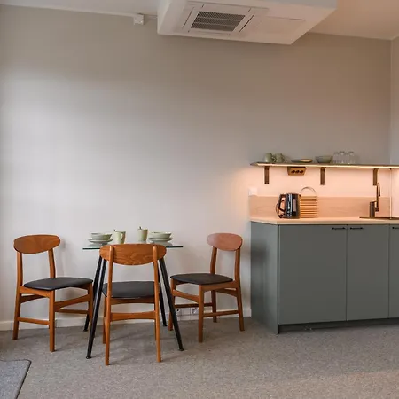 Apartment Hangon Asema 5 - Yksioe Terassilla, Ei Yhtaeaen Porrasta *