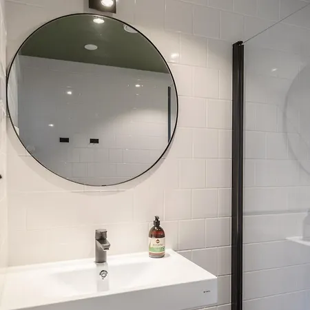 Апартаменты Hangon Asema 5 - Yksioe Terassilla, Ei Yhtaeaen Porrasta