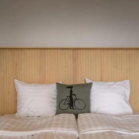 Hangon Asema 5 - Yksioe Terassilla, Ei Yhtaeaen Porrasta Апартаменты