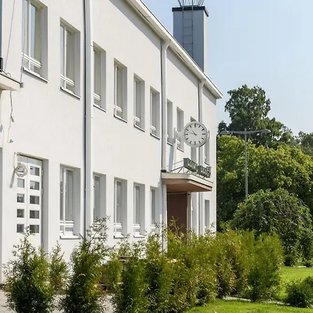 Apartamento Hangon Asema 5 - Yksioe Terassilla, Ei Yhtaeaen Porrasta Hanko