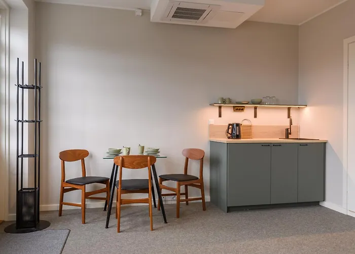 Apartment Hangon Asema 5 - Yksioe Terassilla, Ei Yhtaeaen Porrasta *