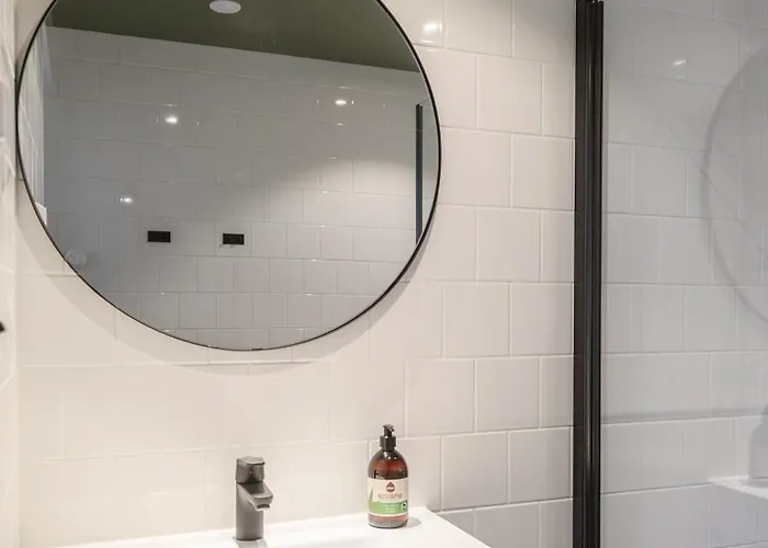 Apartamento Hangon Asema 5 - Yksioe Terassilla, Ei Yhtaeaen Porrasta