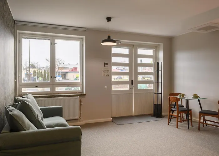 Hangon Asema 5 - Yksioe Terassilla, Ei Yhtaeaen Porrasta Hanko